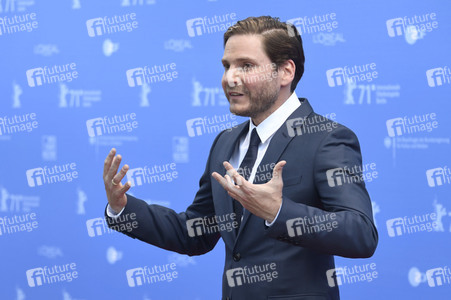 Filmpremiere 'Nebenan', Berlinale 2021