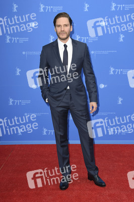 Filmpremiere 'Nebenan', Berlinale 2021