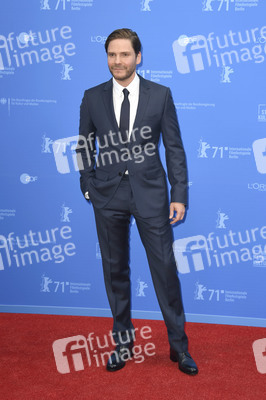 Filmpremiere 'Nebenan', Berlinale 2021