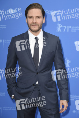 Filmpremiere 'Nebenan', Berlinale 2021
