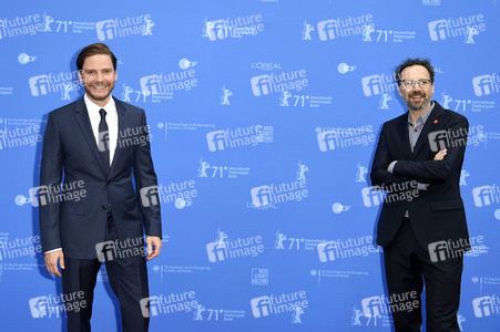 Filmpremiere 'Nebenan', Berlinale 2021