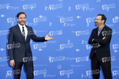 Filmpremiere 'Nebenan', Berlinale 2021