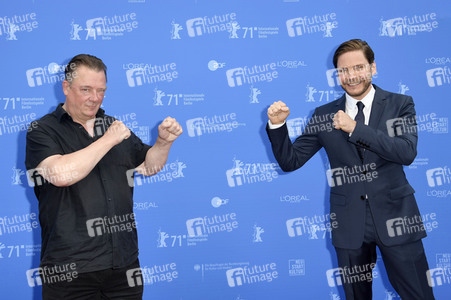 Filmpremiere 'Nebenan', Berlinale 2021