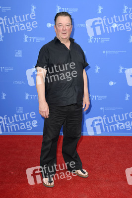 Filmpremiere 'Nebenan', Berlinale 2021