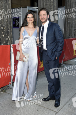 Filmpremiere 'Nebenan', Berlinale 2021