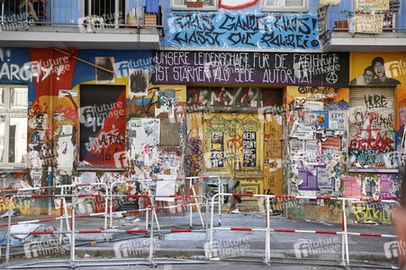 Durchsetzung der Brandschutzprüfung in der 'Rigaer 94' in Berlin