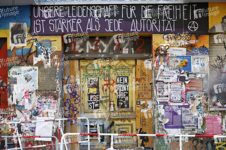 Durchsetzung der Brandschutzprüfung in der 'Rigaer 94' in Berlin