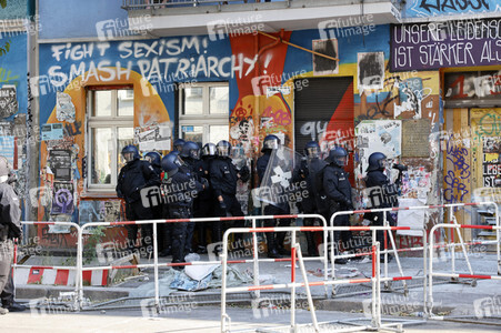 Durchsetzung der Brandschutzprüfung in der 'Rigaer 94' in Berlin