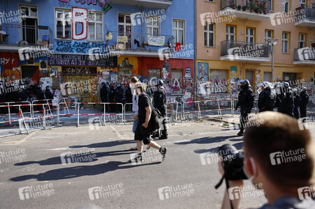 Durchsetzung der Brandschutzprüfung in der 'Rigaer 94' in Berlin