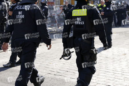 Durchsetzung der Brandschutzprüfung in der 'Rigaer 94' in Berlin