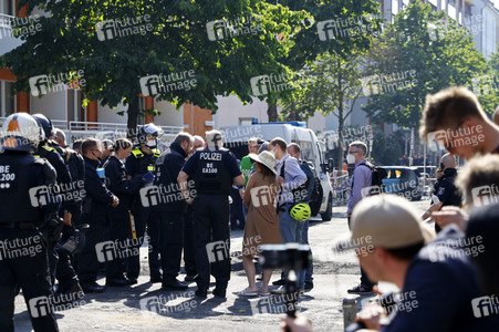 Durchsetzung der Brandschutzprüfung in der 'Rigaer 94' in Berlin