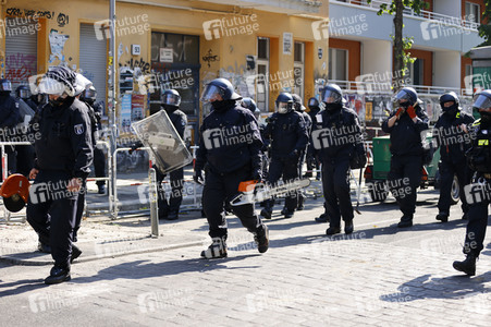 Durchsetzung der Brandschutzprüfung in der 'Rigaer 94' in Berlin