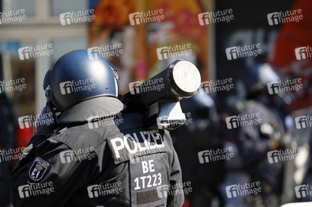 Durchsetzung der Brandschutzprüfung in der 'Rigaer 94' in Berlin