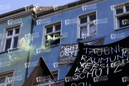 Durchsetzung der Brandschutzprüfung in der 'Rigaer 94' in Berlin