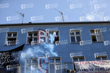 Durchsetzung der Brandschutzprüfung in der 'Rigaer 94' in Berlin