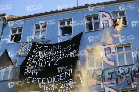 Durchsetzung der Brandschutzprüfung in der 'Rigaer 94' in Berlin