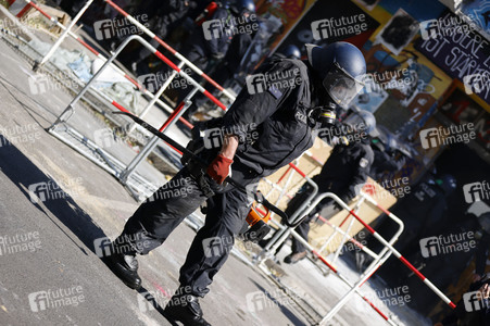 Durchsetzung der Brandschutzprüfung in der 'Rigaer 94' in Berlin