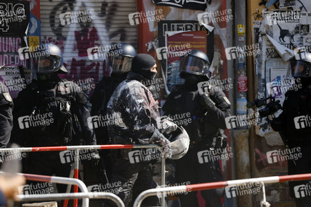 Durchsetzung der Brandschutzprüfung in der 'Rigaer 94' in Berlin