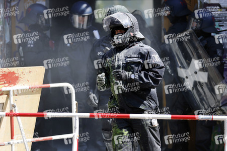 Durchsetzung der Brandschutzprüfung in der 'Rigaer 94' in Berlin