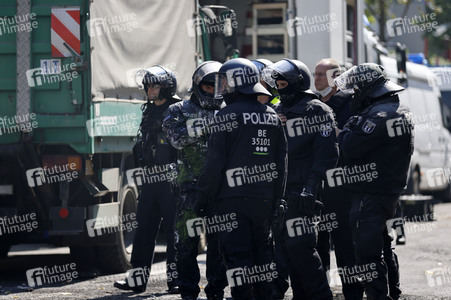 Durchsetzung der Brandschutzprüfung in der 'Rigaer 94' in Berlin