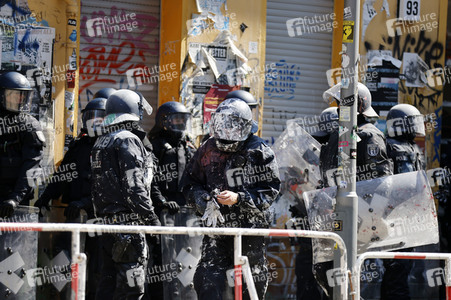 Durchsetzung der Brandschutzprüfung in der 'Rigaer 94' in Berlin
