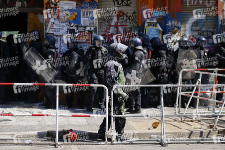 Durchsetzung der Brandschutzprüfung in der 'Rigaer 94' in Berlin