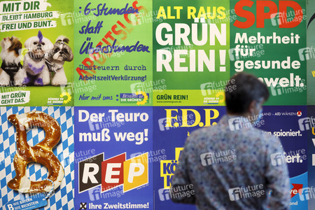 Ausstellung 'Wähl mich! Parteien plakatieren' in Bonn