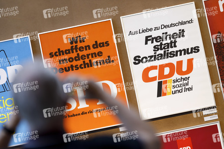 Ausstellung 'Wähl mich! Parteien plakatieren' in Bonn