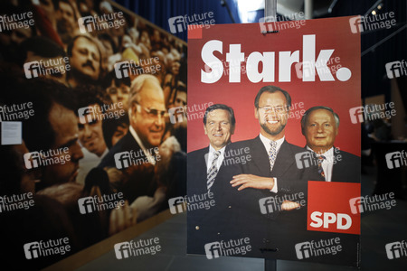 Ausstellung 'Wähl mich! Parteien plakatieren' in Bonn