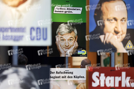 Ausstellung 'Wähl mich! Parteien plakatieren' in Bonn