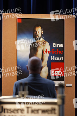 Ausstellung 'Wähl mich! Parteien plakatieren' in Bonn