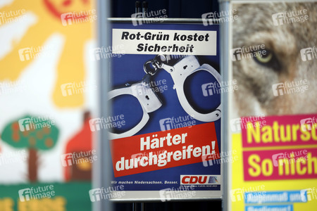 Ausstellung 'Wähl mich! Parteien plakatieren' in Bonn