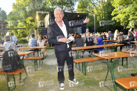 Theaterpremiere 'Das Blaue vom Himmel' in München