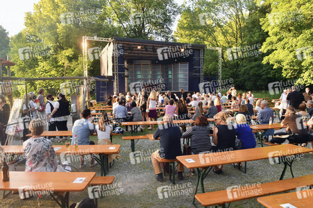 Theaterpremiere 'Das Blaue vom Himmel' in München