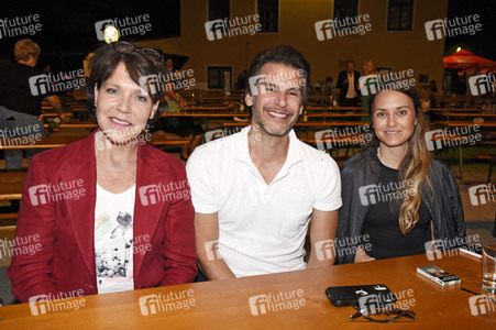 Theaterpremiere 'Das Blaue vom Himmel' in München