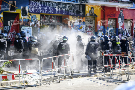 Durchsetzung der Brandschutzprüfung in der 'Rigaer 94' in Berlin