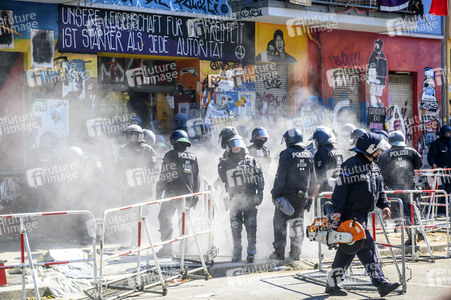 Durchsetzung der Brandschutzprüfung in der 'Rigaer 94' in Berlin