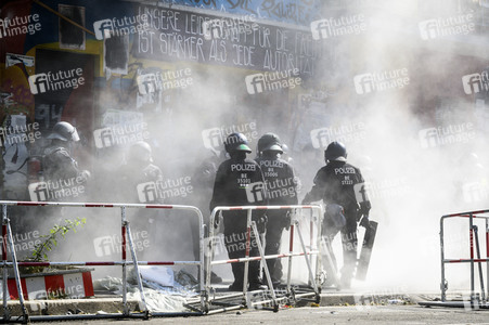 Durchsetzung der Brandschutzprüfung in der 'Rigaer 94' in Berlin