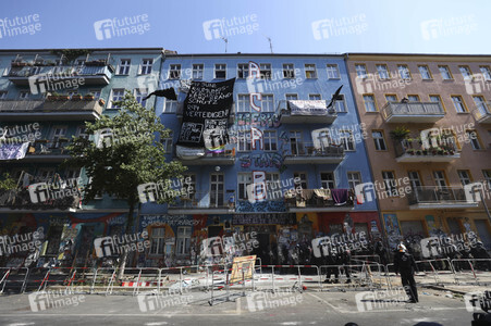 Durchsetzung der Brandschutzprüfung in der 'Rigaer 94' in Berlin