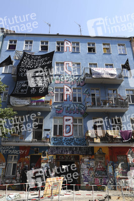 Durchsetzung der Brandschutzprüfung in der 'Rigaer 94' in Berlin