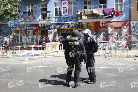 Durchsetzung der Brandschutzprüfung in der 'Rigaer 94' in Berlin