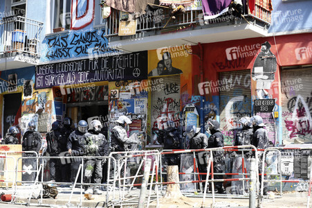 Durchsetzung der Brandschutzprüfung in der 'Rigaer 94' in Berlin