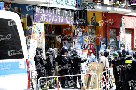Durchsetzung der Brandschutzprüfung in der 'Rigaer 94' in Berlin