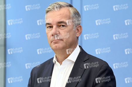 Pressekonferenz zur Corona-Lage, Betriebsärzte und Impfkampagne in Berlin