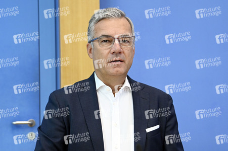Pressekonferenz zur Corona-Lage, Betriebsärzte und Impfkampagne in Berlin