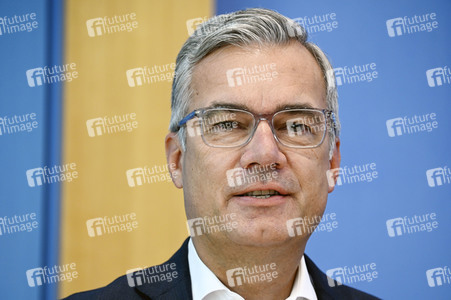 Pressekonferenz zur Corona-Lage, Betriebsärzte und Impfkampagne in Berlin
