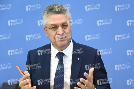 Pressekonferenz zur Corona-Lage, Betriebsärzte und Impfkampagne in Berlin