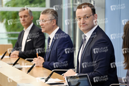 Pressekonferenz zur Corona-Lage, Betriebsärzte und Impfkampagne in Berlin