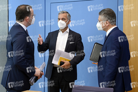 Pressekonferenz zur Corona-Lage, Betriebsärzte und Impfkampagne in Berlin