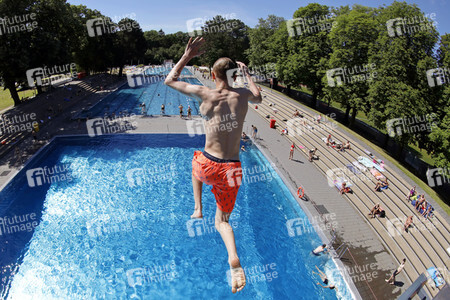 Symbolfoto Freibad
